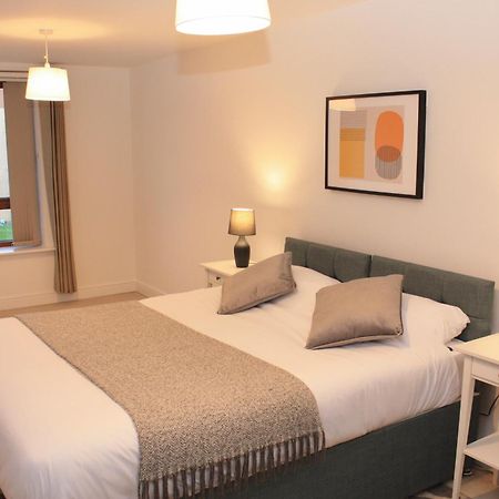 2 Bed 2 Bath Apartment & Parking - Lgw 10Min Drive Crawley  Eksteriør billede