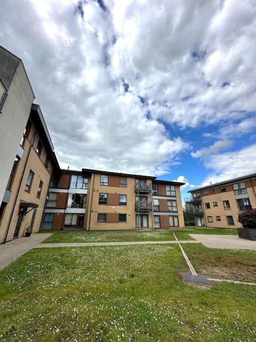 2 Bed 2 Bath Apartment & Parking - Lgw 10Min Drive Crawley  Eksteriør billede