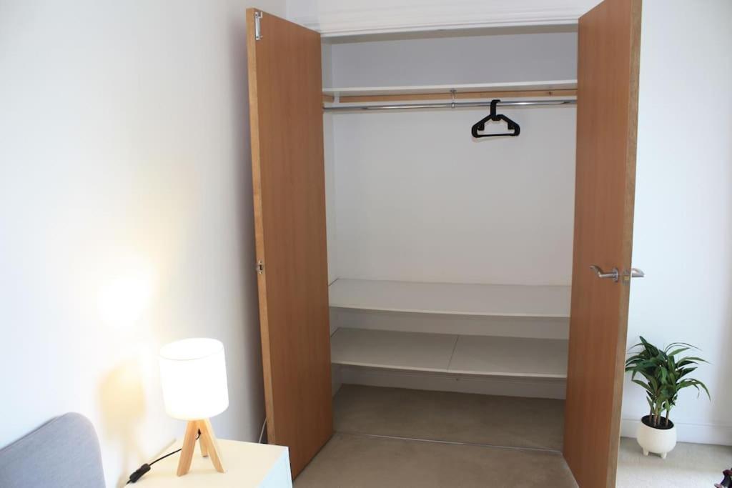 2 Bed 2 Bath Apartment & Parking - Lgw 10Min Drive Crawley  Eksteriør billede