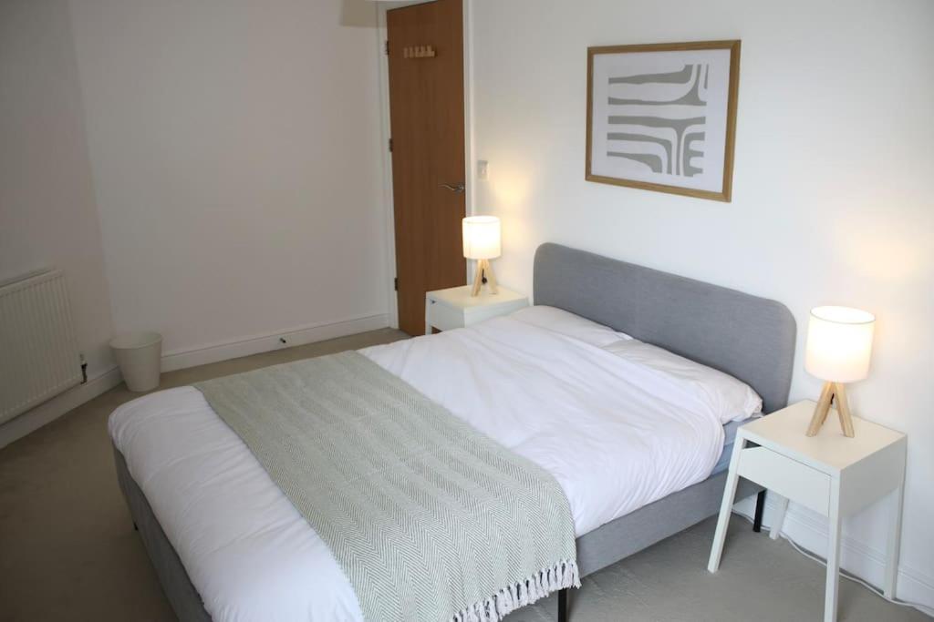 2 Bed 2 Bath Apartment & Parking - Lgw 10Min Drive Crawley  Eksteriør billede