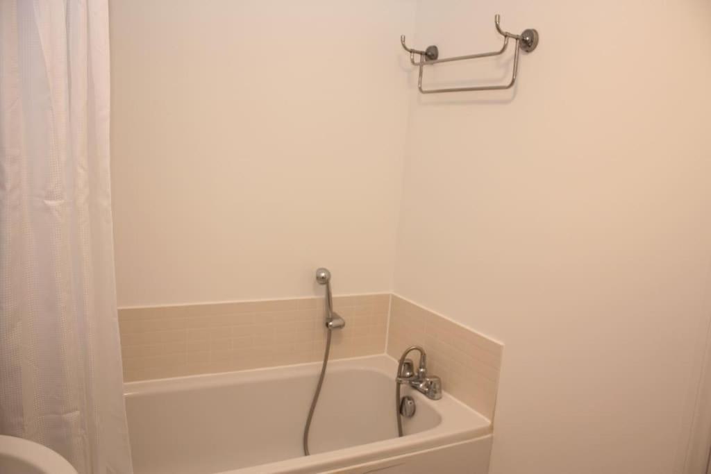 2 Bed 2 Bath Apartment & Parking - Lgw 10Min Drive Crawley  Eksteriør billede