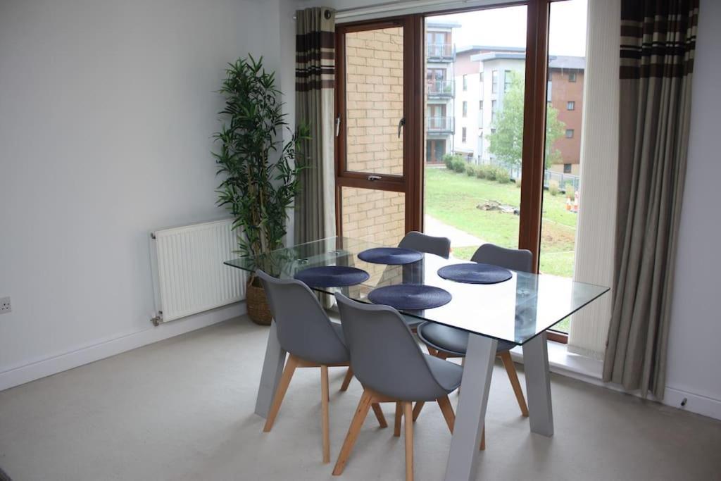 2 Bed 2 Bath Apartment & Parking - Lgw 10Min Drive Crawley  Eksteriør billede