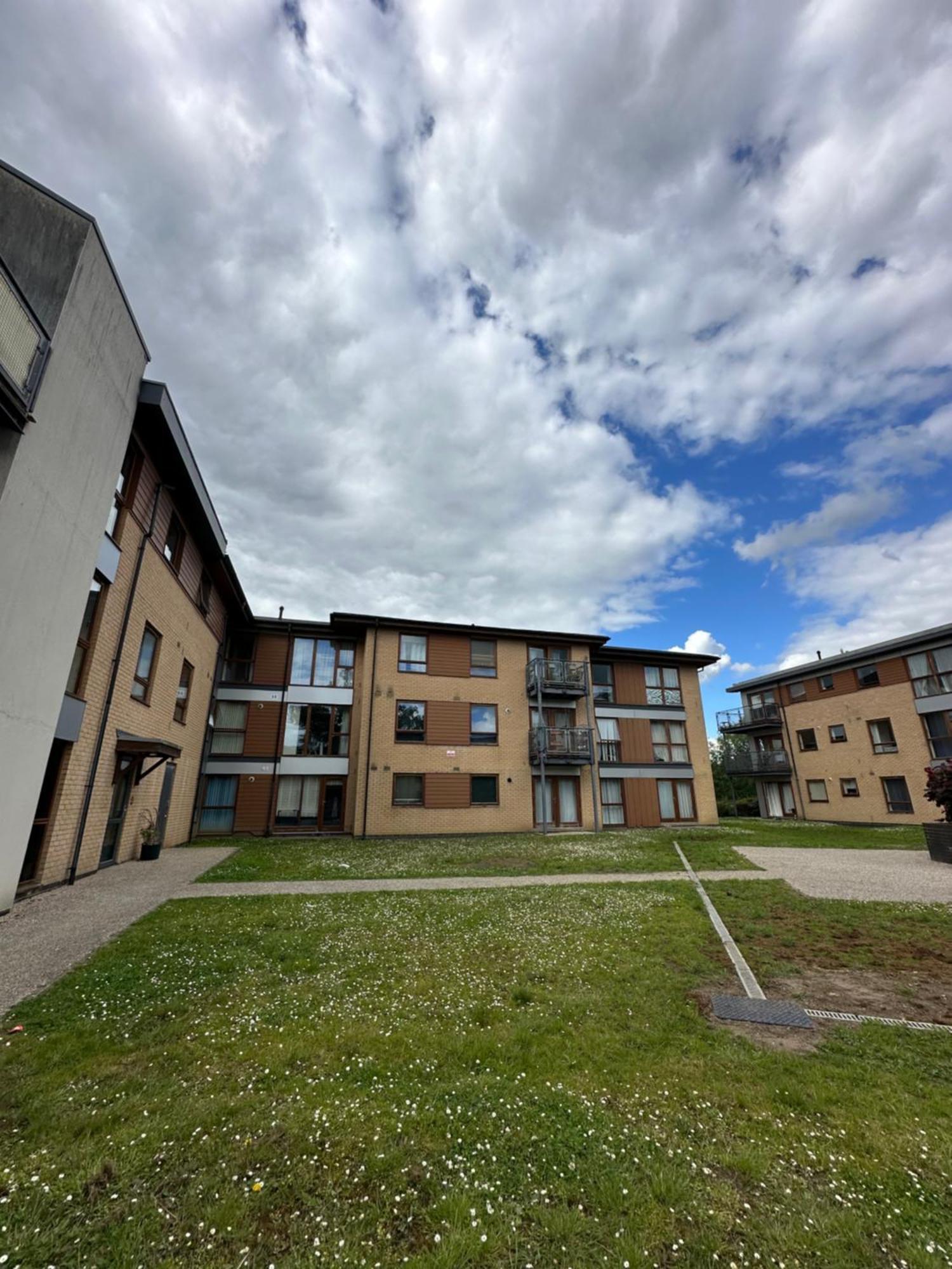2 Bed 2 Bath Apartment & Parking - Lgw 10Min Drive Crawley  Eksteriør billede